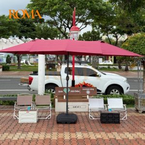Ô dù chính tâm chữ nhật 4m7 màu đỏ tại quán cafe ngoài trời