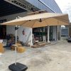 Ô dù lệch tâm vuông 2m5 ROMA R12 lắp đặt thực tế tại cửa hàng